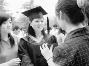 “怪病少女”楊曉霞捐獻治療余款