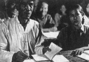 江青樹立“革命”典型小靳莊