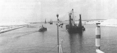 關閉8年后的蘇伊士運河重新開放