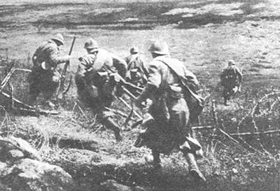 第一次世界大戰(zhàn)中英法發(fā)動(dòng)索姆河戰(zhàn)役