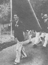 參加十四屆奧運會的中國運動員舉債歸國