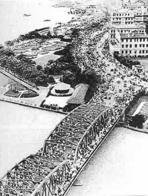 日機(jī)轟炸上海，平民死傷無數(shù)