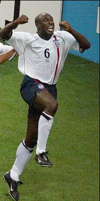 英格蘭足球員索爾·坎貝爾出生