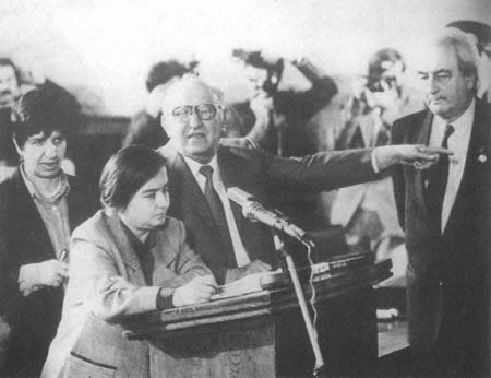 東歐社會主義國家發(fā)生劇變（歷史上的今天.中國）